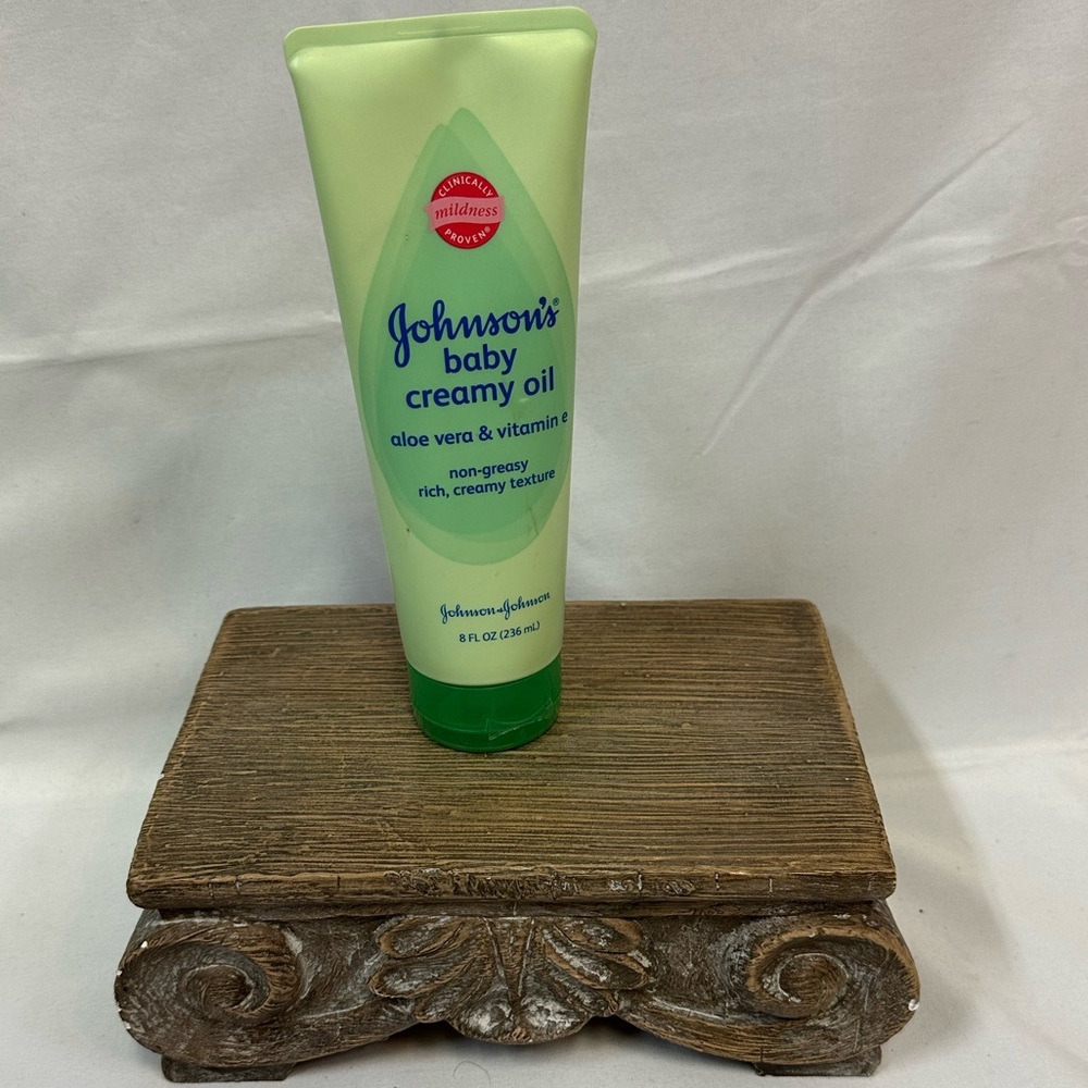 Johnson Baby Creamy Oil | Aloe Vera Vitamin E, 8 Oz NEW FOIL UNOPENED - Picture 2 of 9